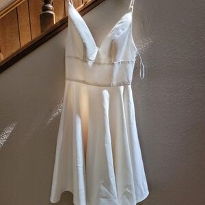 Elegant White Sleeveless Dress